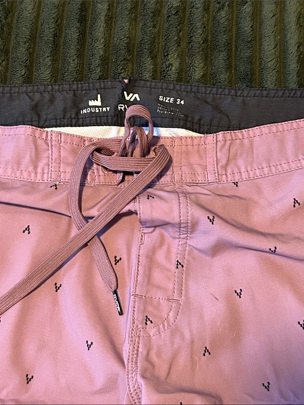 RVCA Men’s Pink Boardshorts with Micro V Print - Picture 5 of 6